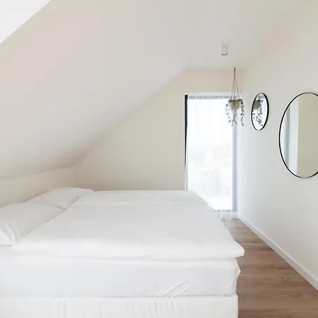 Rodinny Apartmanovy Se Zahradou Tre Daire